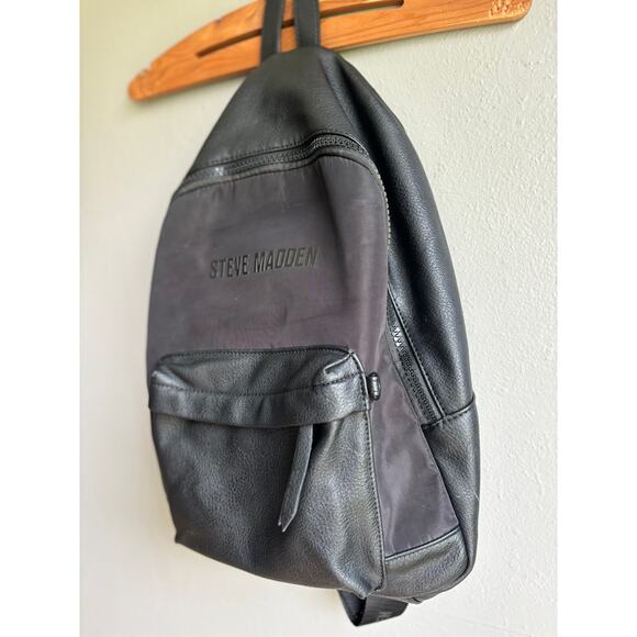 Steve Madden Womens Faux Leather Backpack Logo Strap Adjustable‎ Black One Size - Picture 3 of 6